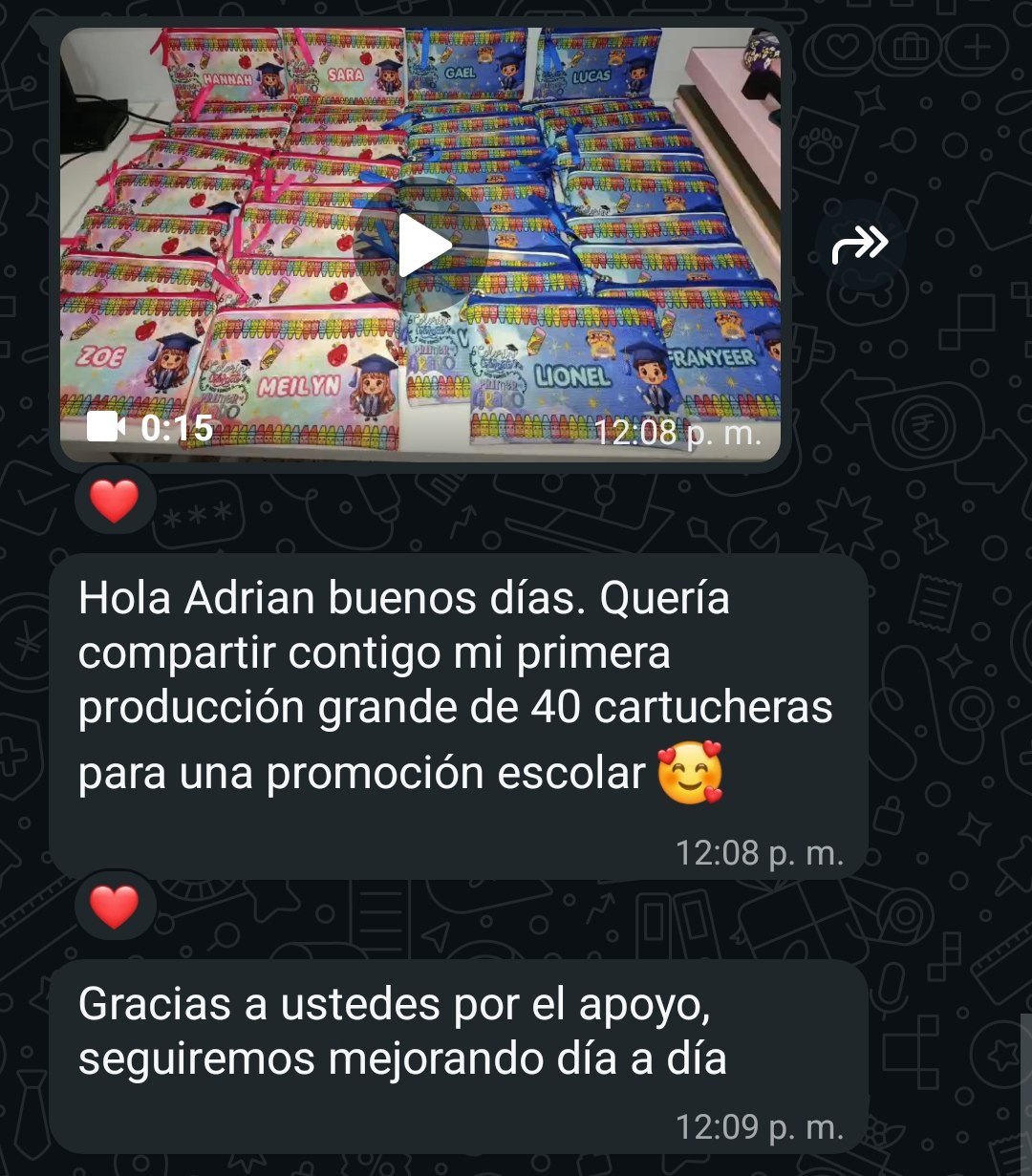 Mensaje de Mariale por WhatsApp mostrando su primera producción de 40 cartucheras sublimadas para una promoción escolar